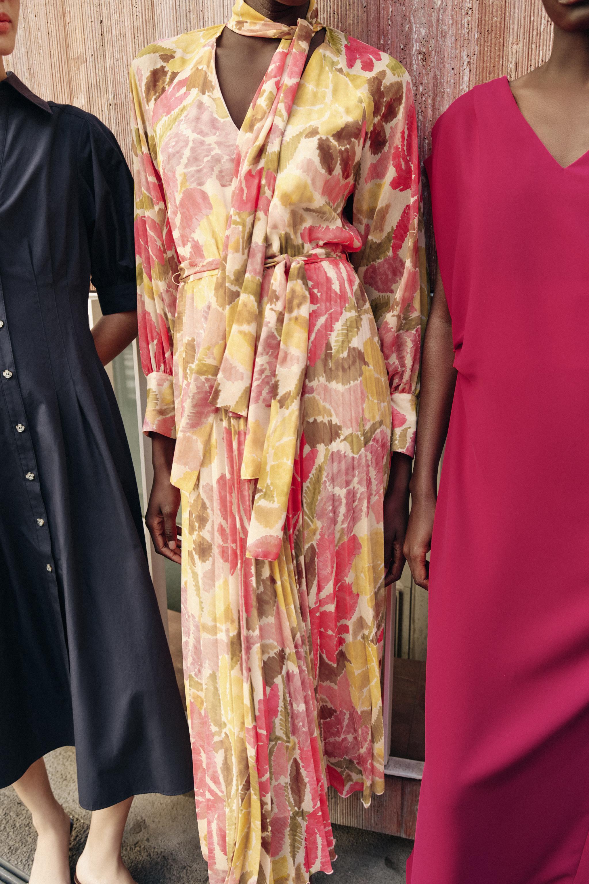ROBE IMPRIMÉE FLEURIE AVEC CEINTURE À NŒUD